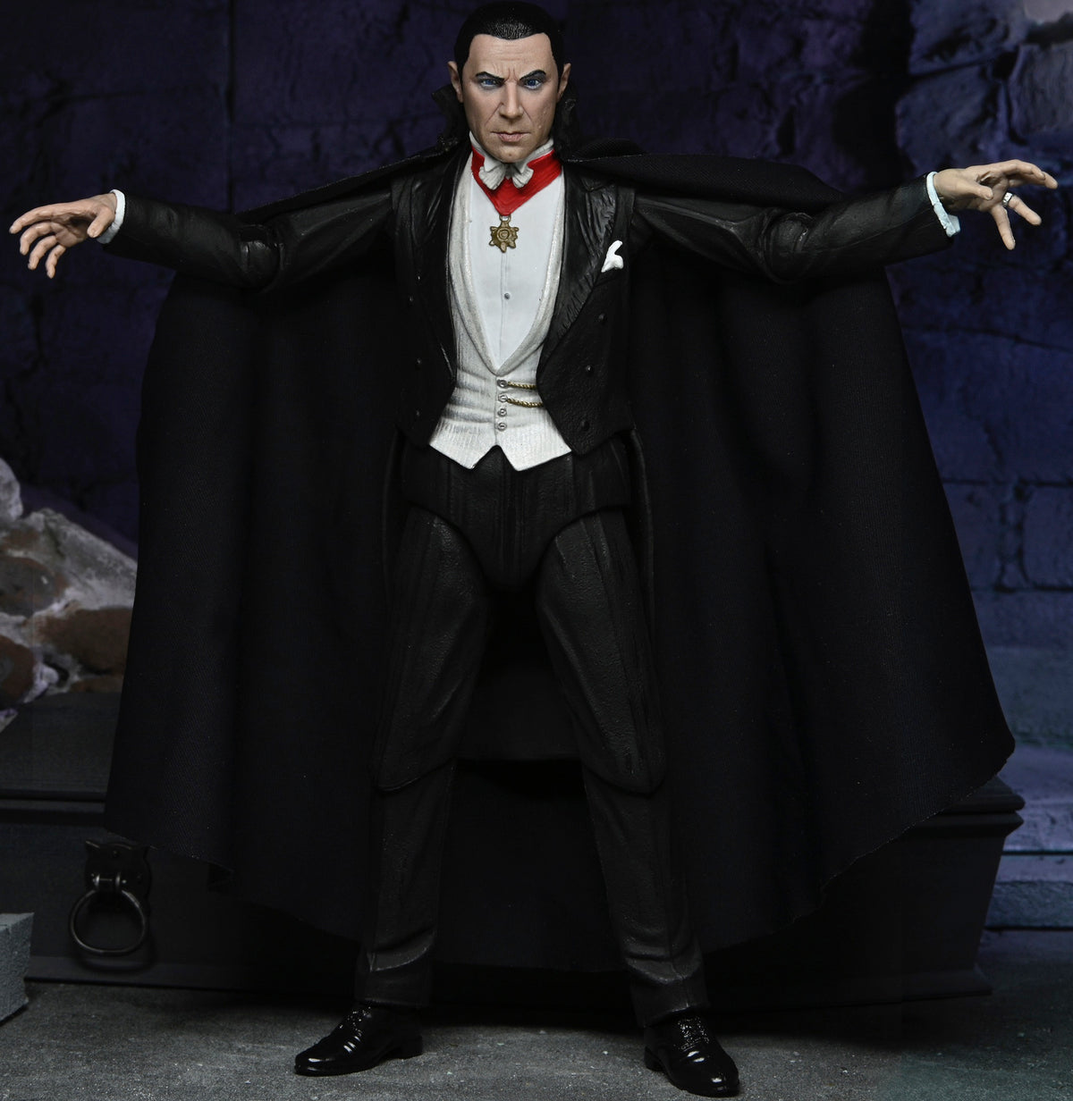 Dracula (Colour) – Universal Monsters Ultimate Dracula (Transylvania) Action Figure