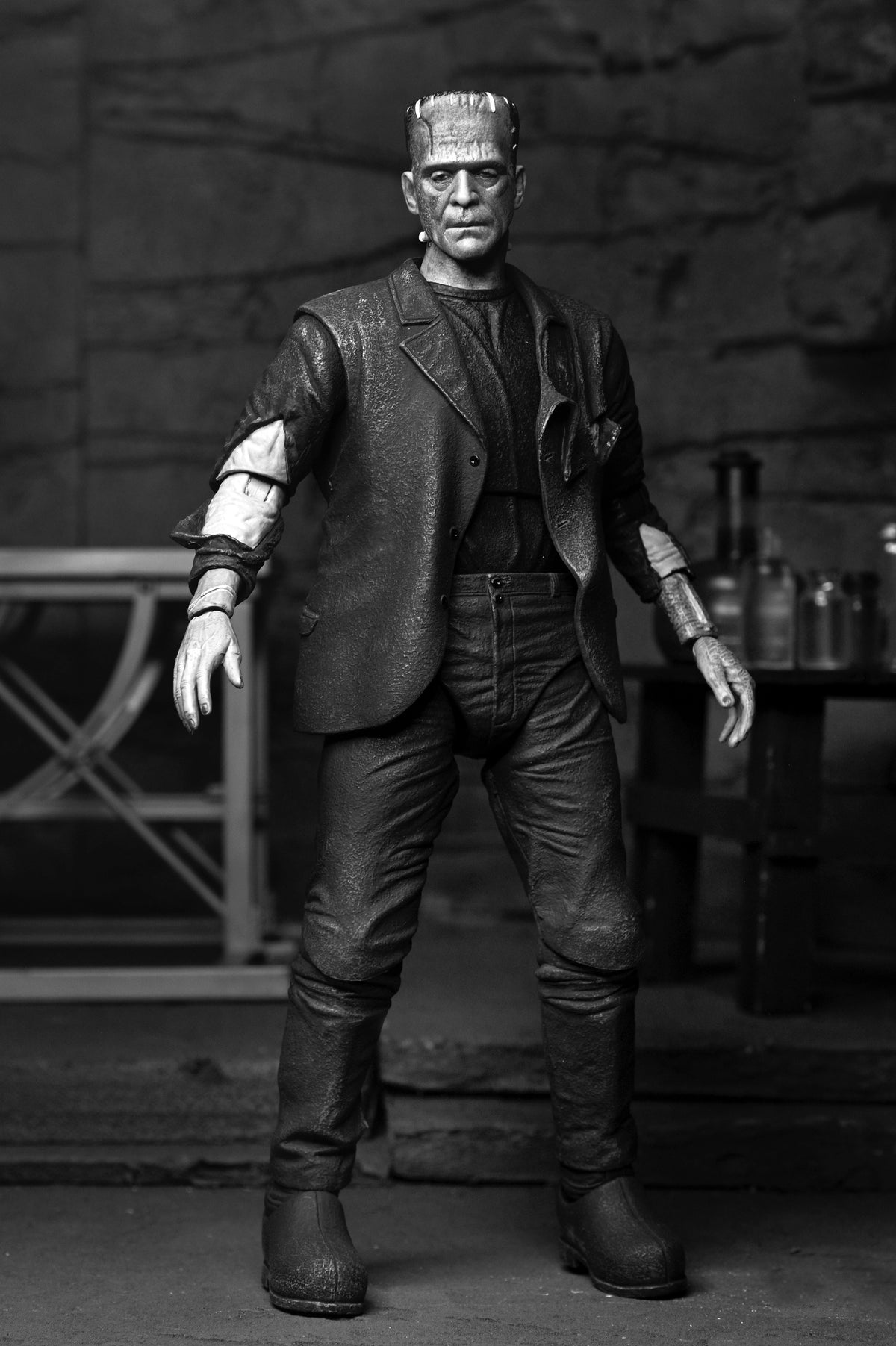 Bride of Frankenstein (Black & White) – Universal Monsters Ultimate Frankenstein's Monster Action Figure