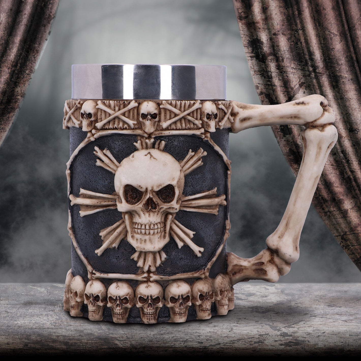 Gothic Lore – Official Large Tankard of Skulls