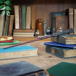 Harry Potter – Official Harry Potter’s Wand in Ollivanders Box Prop Replica