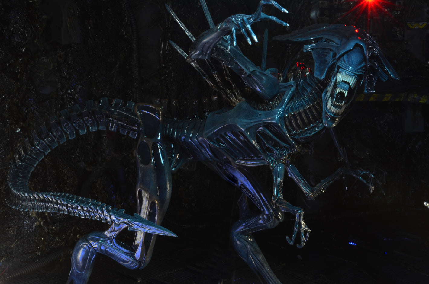 Aliens – Official Xenomorph Queen Ultra Deluxe Action Figure