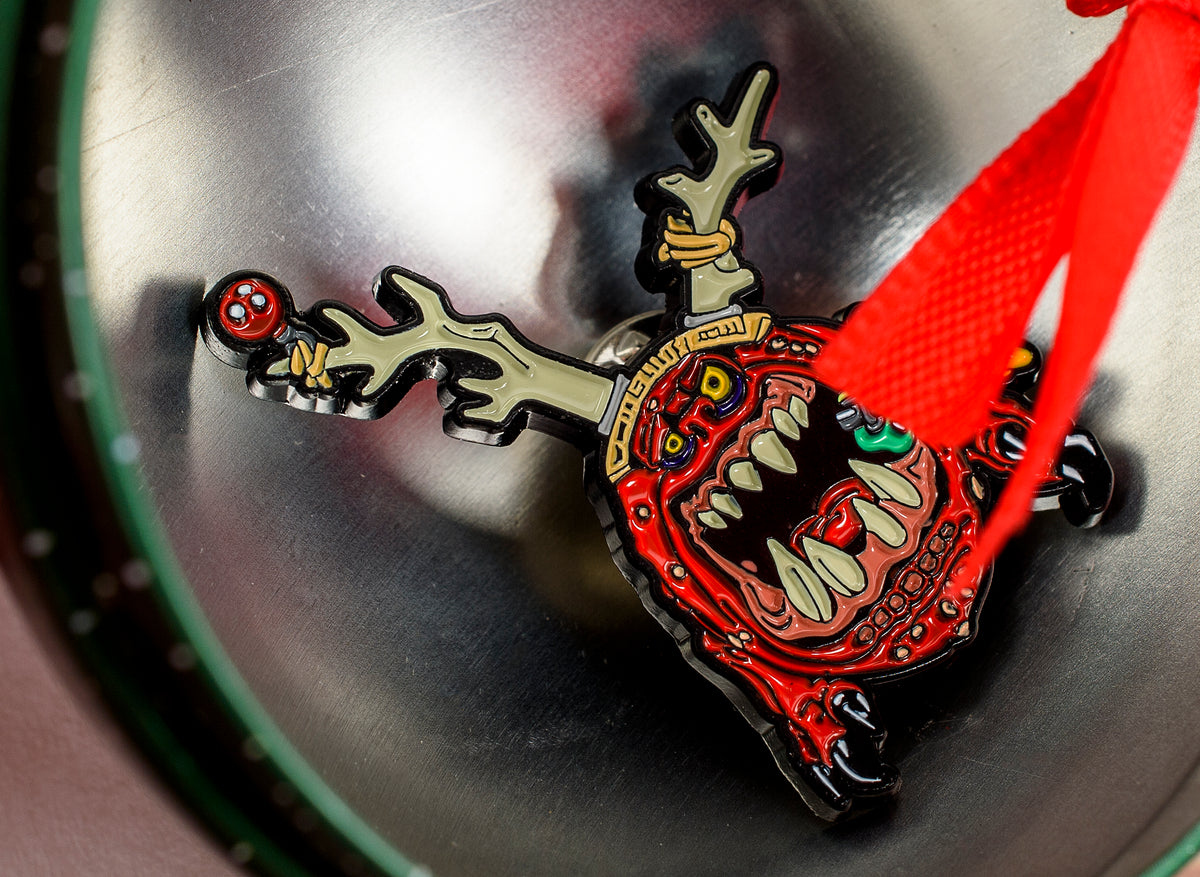 Warhammer 40,000: Novelty Red Gobbo & Squig Bauble with Pin Badge