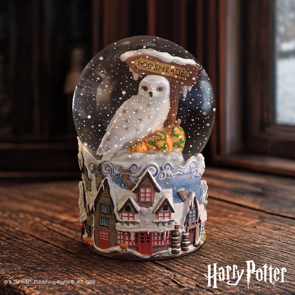 Harry Potter - Official Hogsmeade Village Collectible Snow Globe