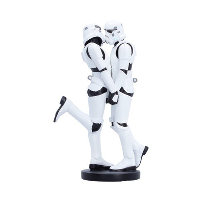 Star Wars – Stormtrooper First Kiss