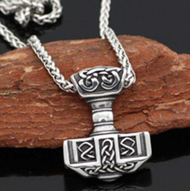 Pendant Mjolnir Square-The Sword Stall